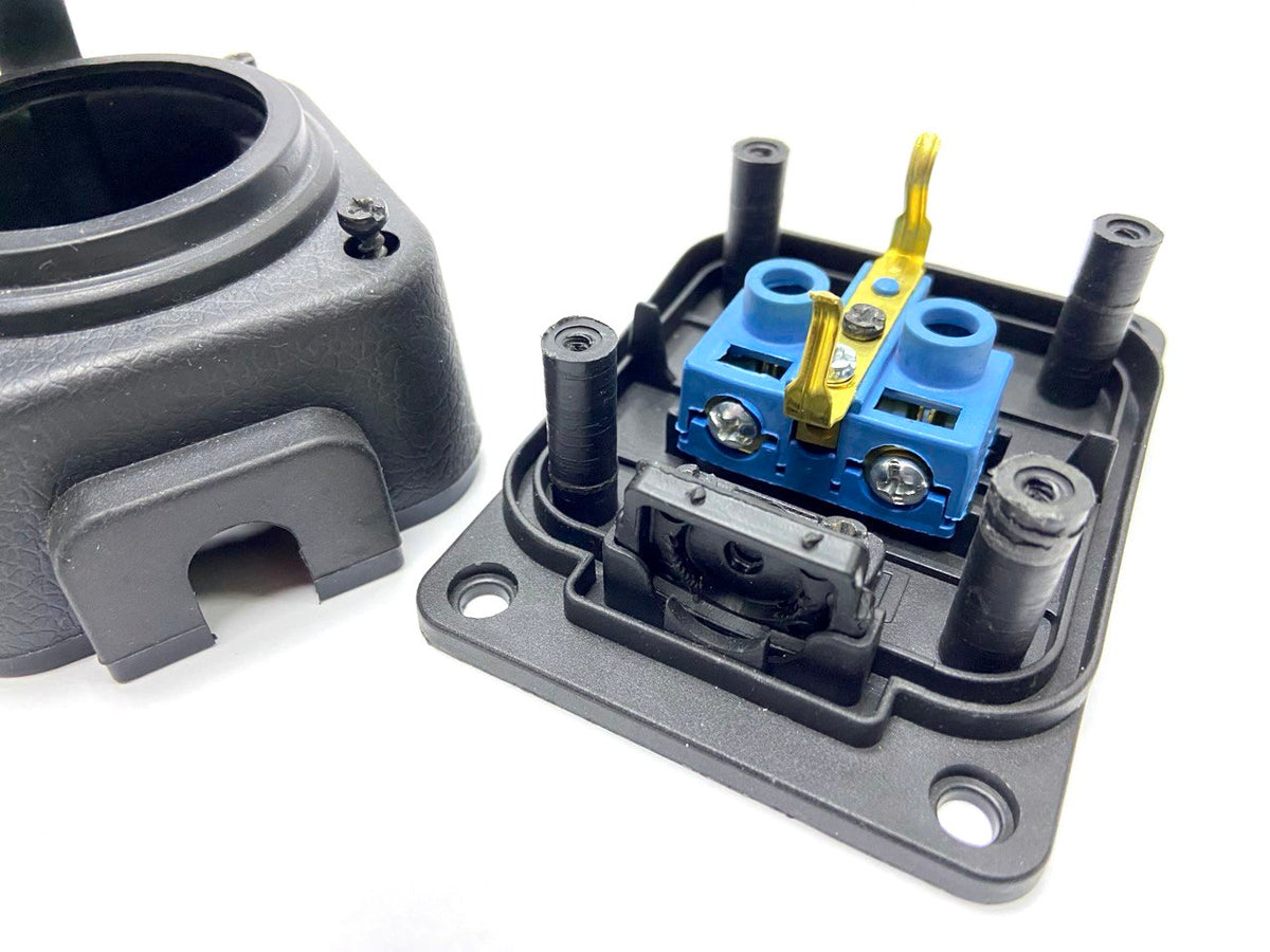 Melna "gumijas" kontaktligzda 250V, 16A, IP44, SCHUKO 2P+Z, 1KMP-F, Bylion